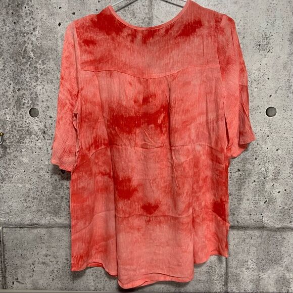 🆕 Suzanne Betro Tie Dye Tie Neck Smocked Tunic Blouse - Picture 5 of 9